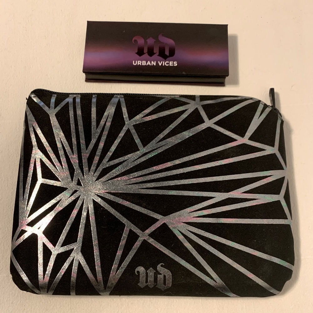 Urban Decay ‘Vice 4’ palette, ‘Smokeout’ eyeliner and eyeshadow quad